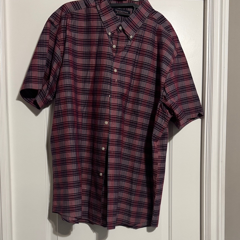 Roundtree & Yorke Men's Burgundy and Navy Plaid Shirt